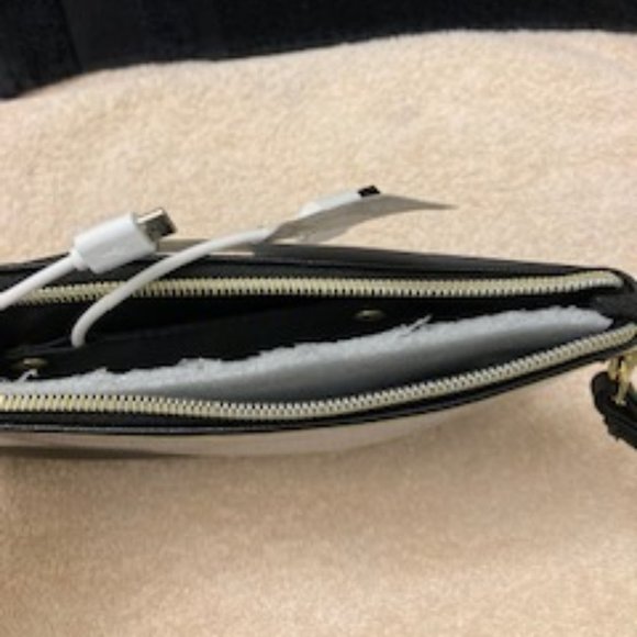 NWT - Liz Claiborne Universal Phone Charging Wallet/Wristlet For iPhone/Android - Picture 4 of 12